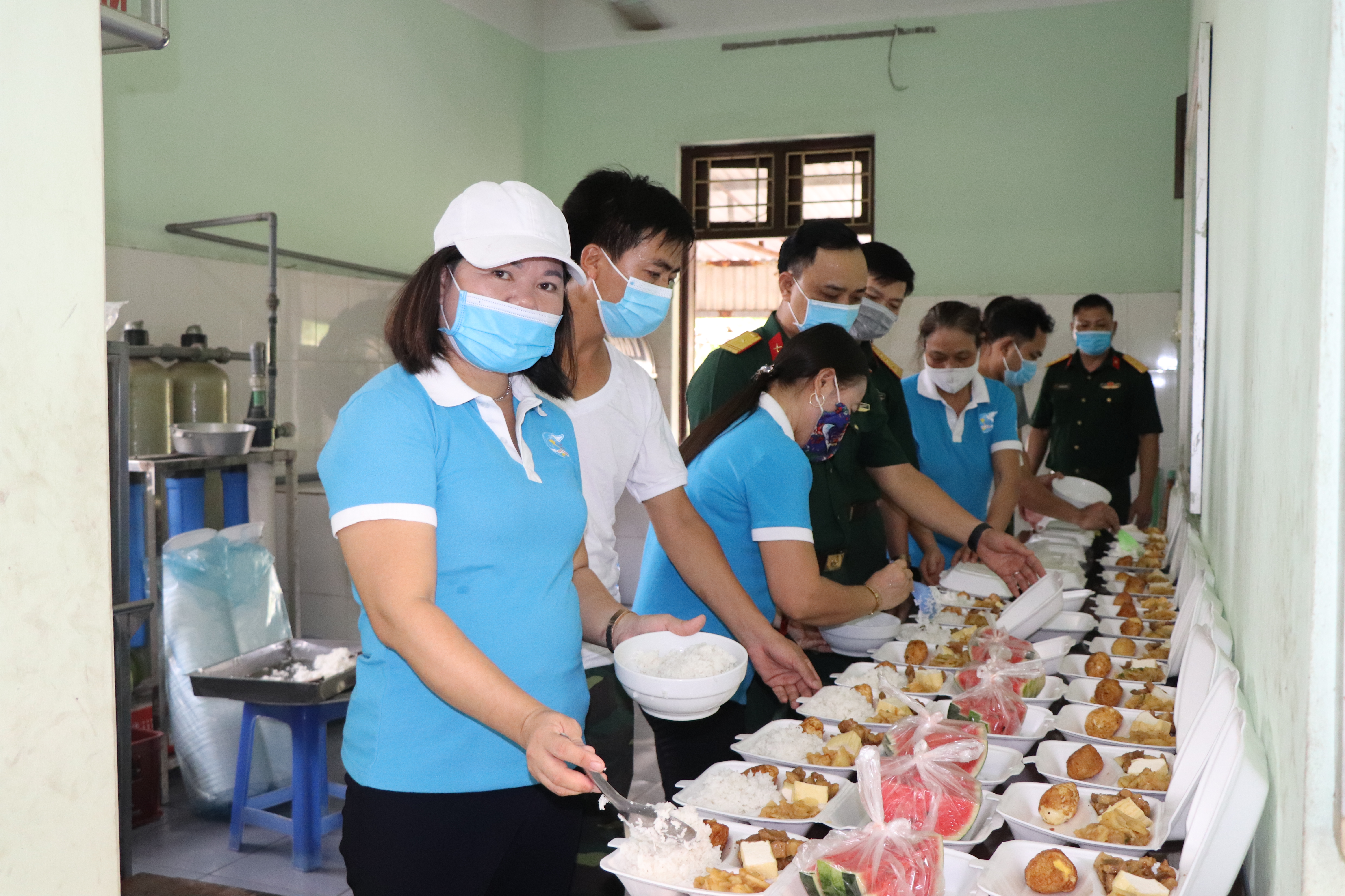   ban chỉ huy quân sự huyện, hội liên hiệp phụ nữ huyện: Góp sức phòng, chống dịch bệnh Covid-19