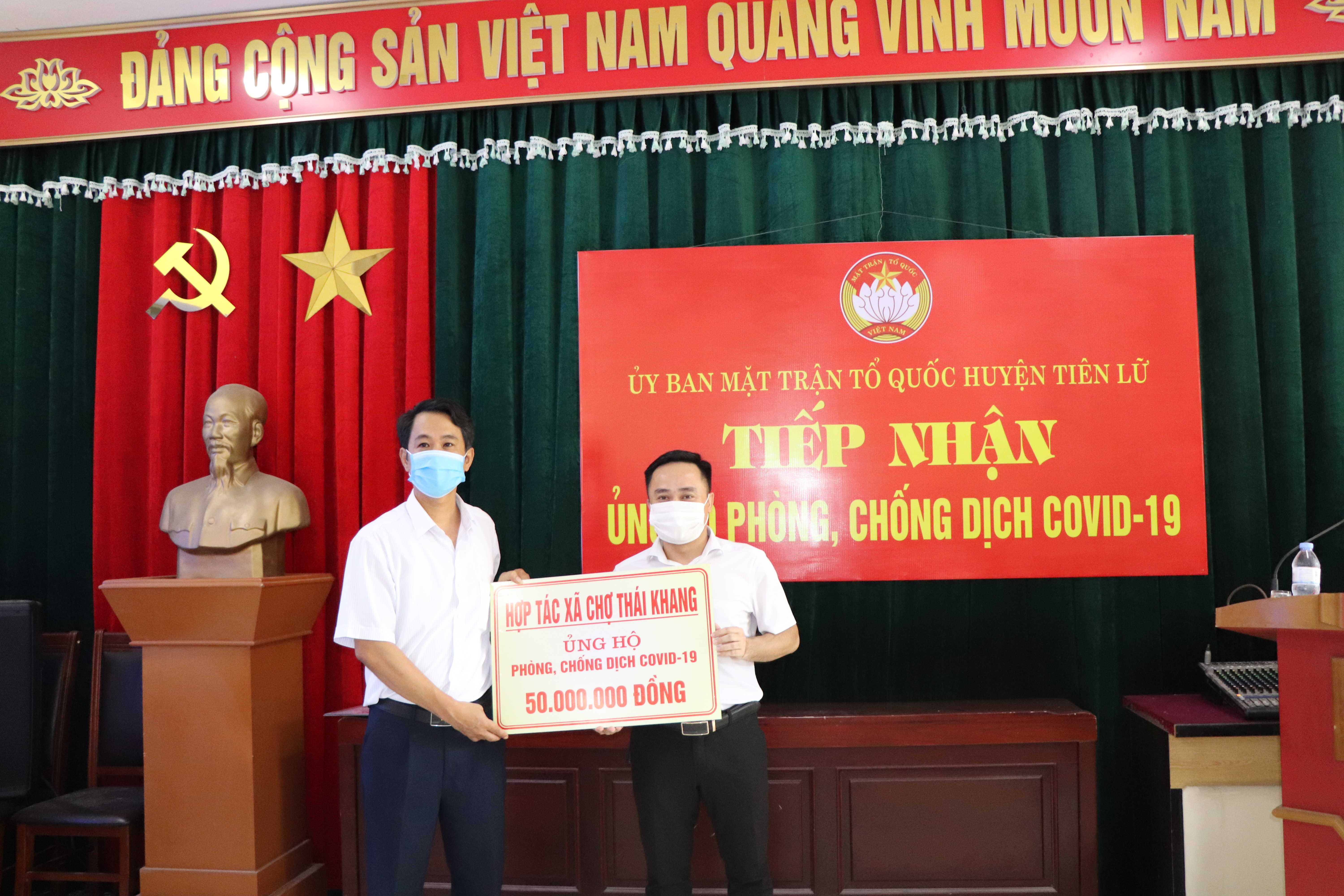   Ủy ban MTTQ Việt Nam huyện Tiên Lữ tiếp nhận tiền ủng hộ phòng chống dịch bệnh Covid – 19