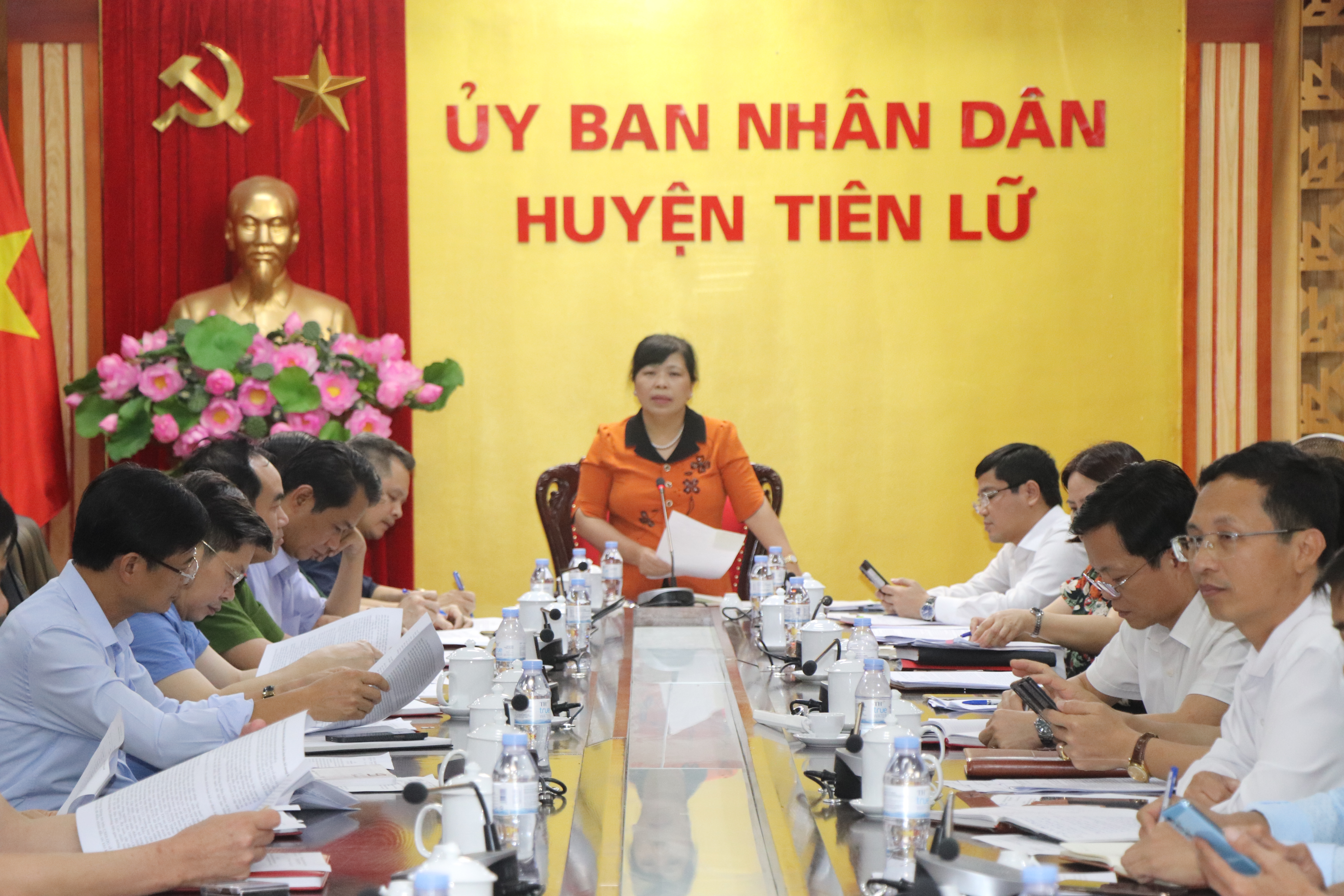   HỌP THÀNH VIÊN UBND HUYỆN