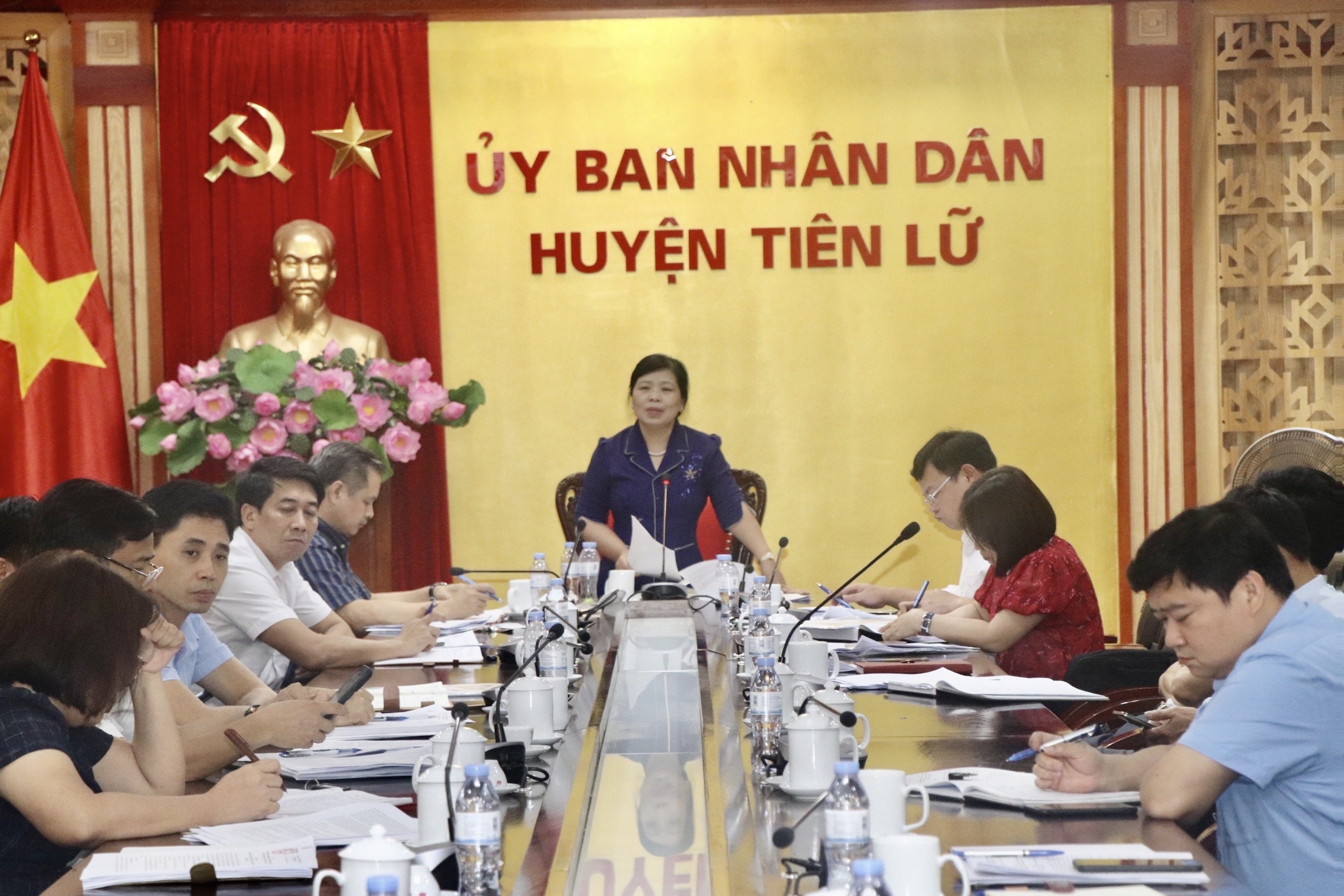   HỌP THÀNH VIÊN UBND HUYỆN