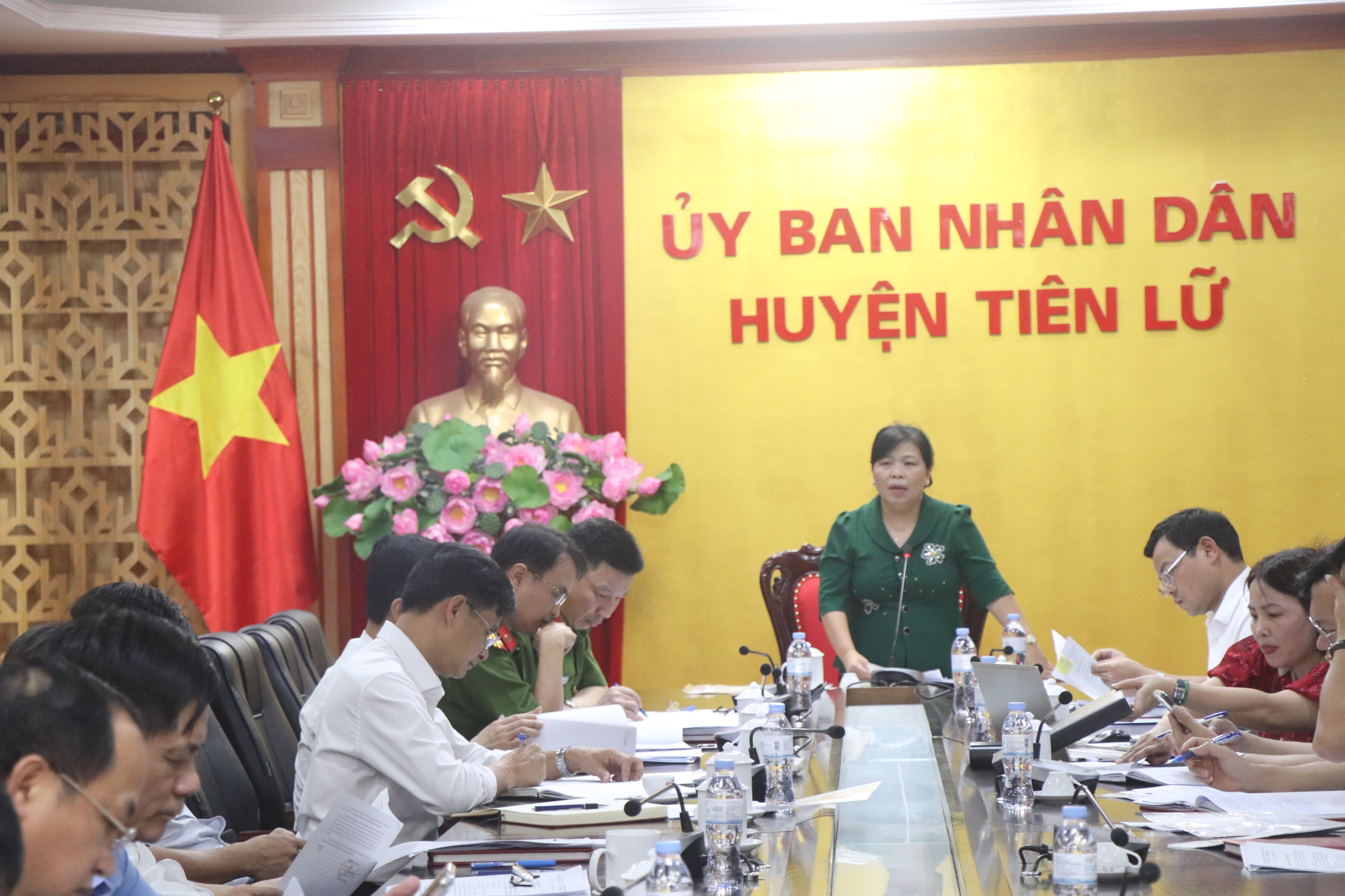   HỌP THÀNH VIÊN UBND HUYỆN