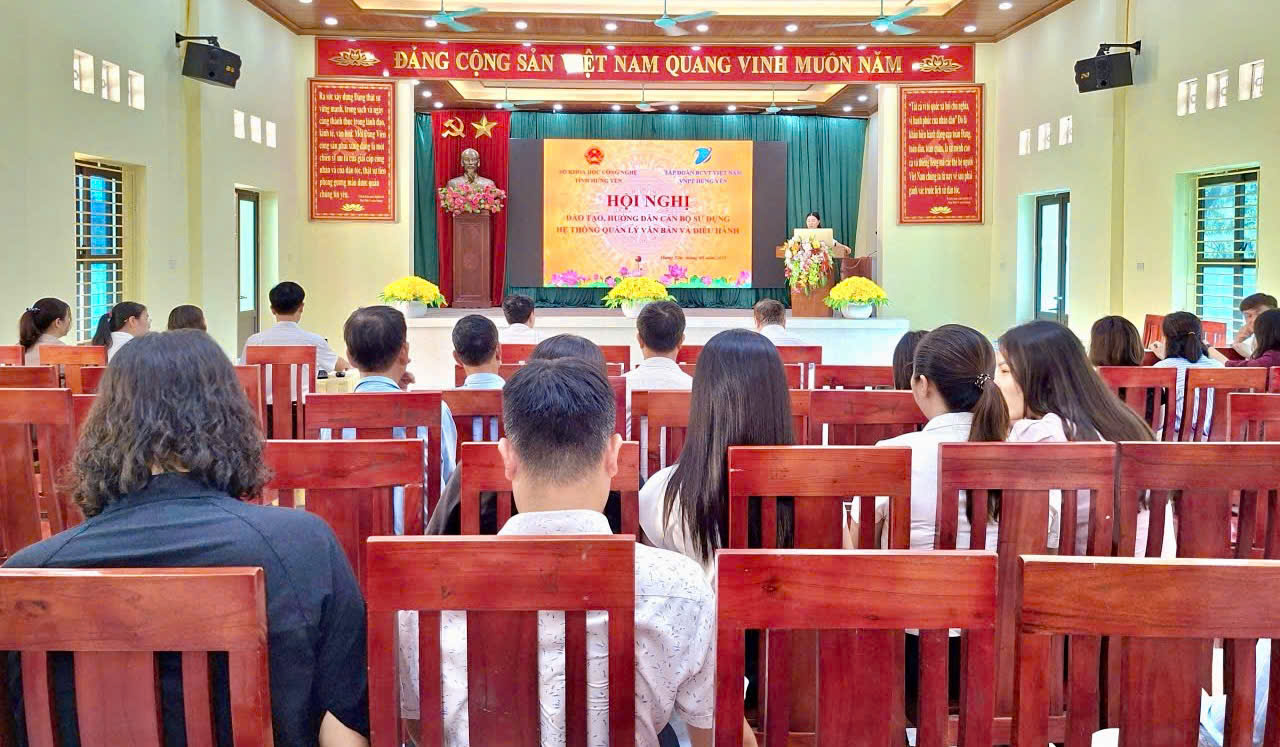 XÃ TIÊN LỮ: HỘI NGHỊ TẬP HUẤN SỬ DỤNG PHẦN MỀM QUẢN LÝ VĂN BẢN VÀ ĐIỀU HÀNH.