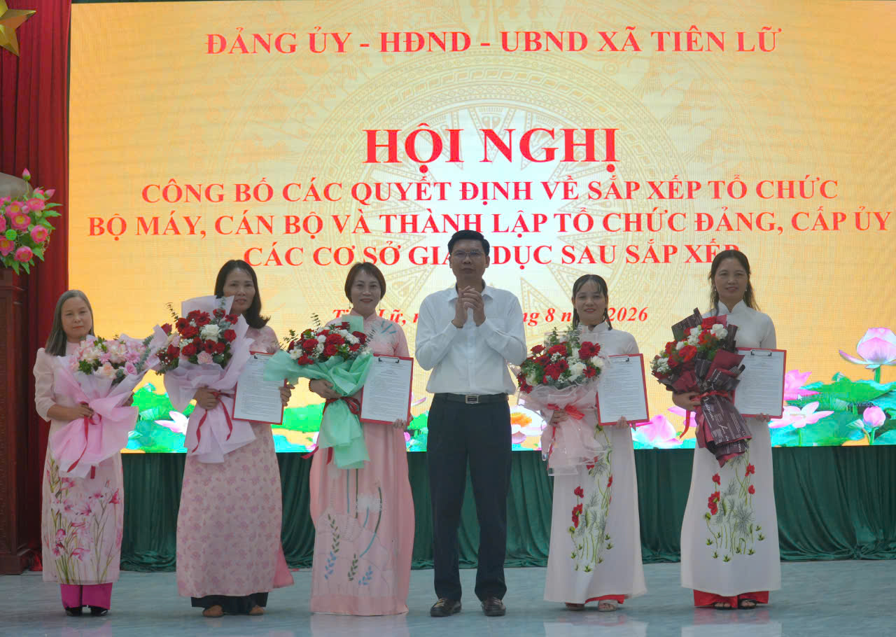 XÃ TIÊN LỮ CÔNG BỐ CÁC QUYẾT ĐỊNH VỀ SẮP XẾP CÁC CƠ SỞ GIÁO DỤC CÔNG LẬP TRÊN ĐỊA BÀN.