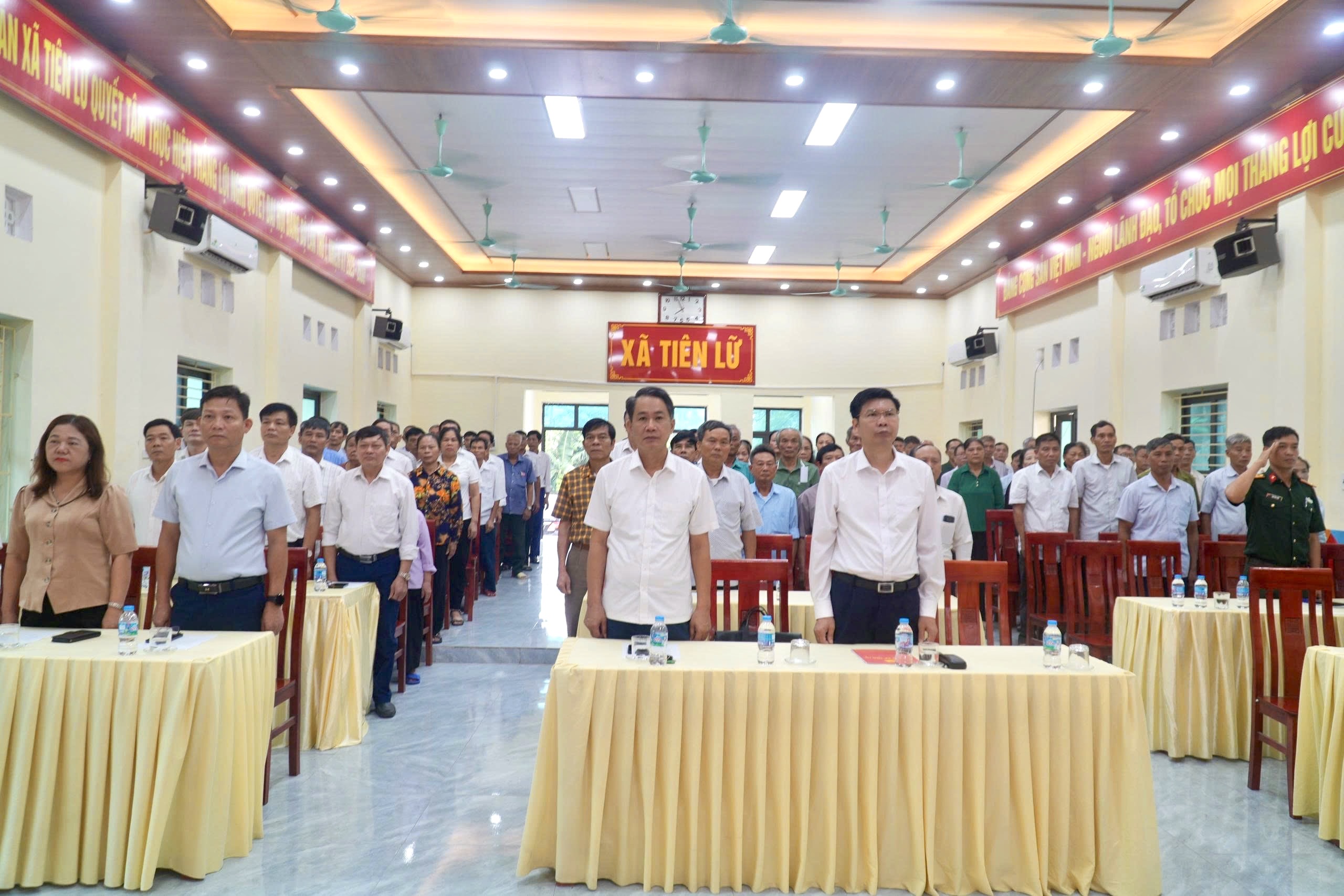 XÃ TIÊN LỮ TRAO TẶNG BẰNG VINH DANH VÀ HUY HIỆU ĐẢNG ĐỢT 2/9/2026