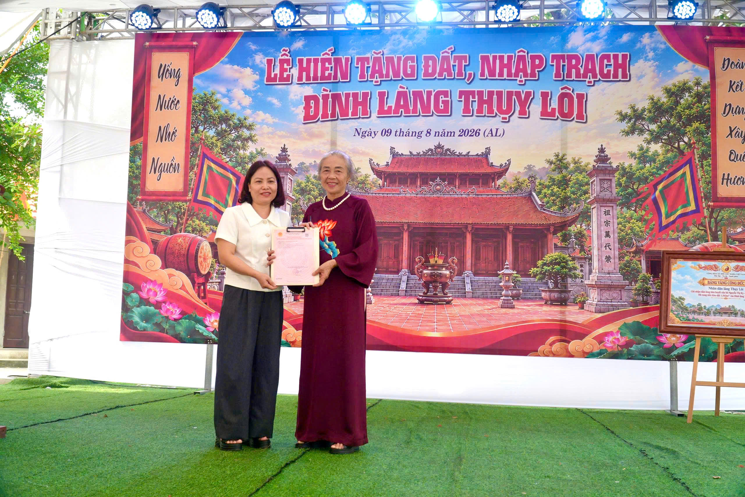 Gia đình bà Nguyễn Thị Ky tự nguyện hiến hơn 1.543 m² đất mở rộng khuôn viên Đình làng Thụy Lôi
