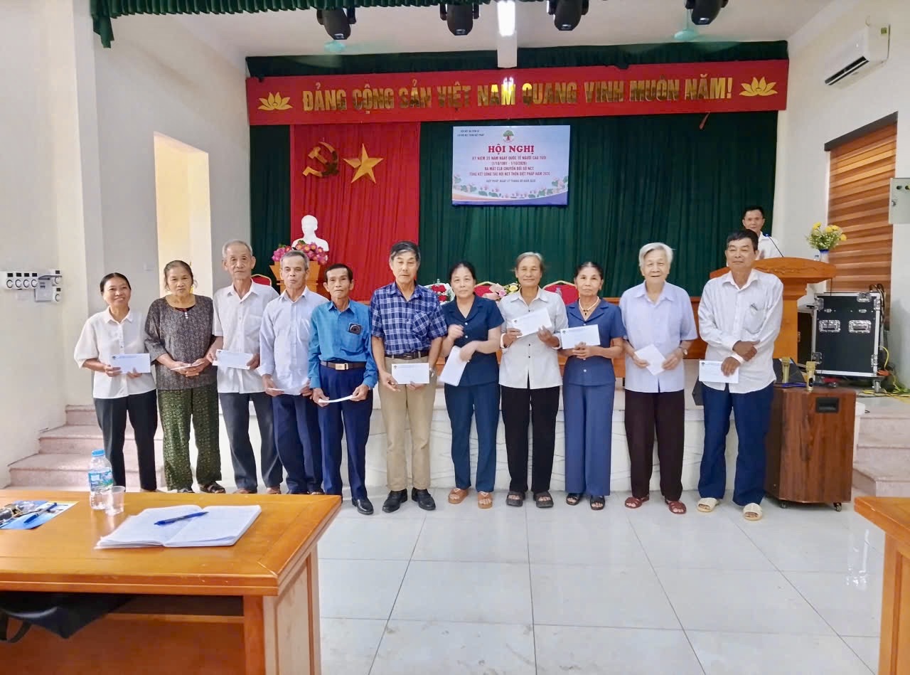 Hội Người cao tuổi xã Tiên Lữ trao tặng 105 suất quà nhân Tháng hành động vì người cao tuổi Việt Nam năm 2026