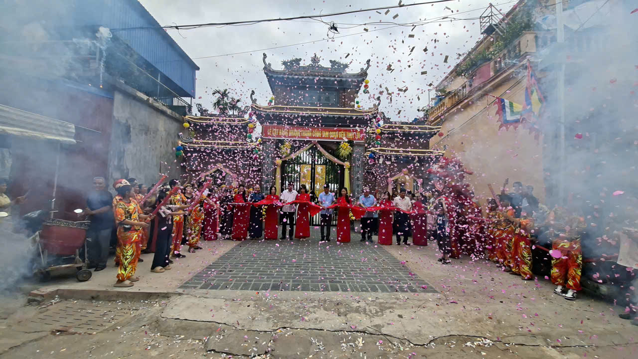 THÔN THUỴ LÔI TỔ CHỨC LỄ KHÁNH THÀNH CỔNG TAM QUAN ĐỀN THUỴ LÔI