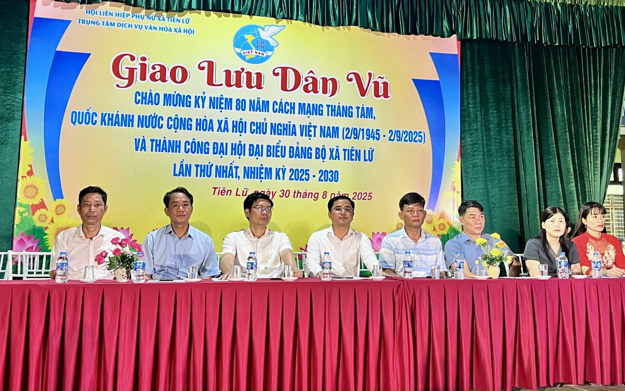 HỘI LIÊN HIỆP PHỤ NỮ PHỐI HỢP VỚI TRUNG TÂM DỊCH VỤ VĂN HOÁ XÃ HỘI XÃ TIÊN LỮ:TỔ CHỨC GIAO LƯU DÂN VŨ KỶ NIỆM 80 NĂM CÁCH MẠNG THÁNG TÁM VÀ QUỐC KHÁNH 2/9.