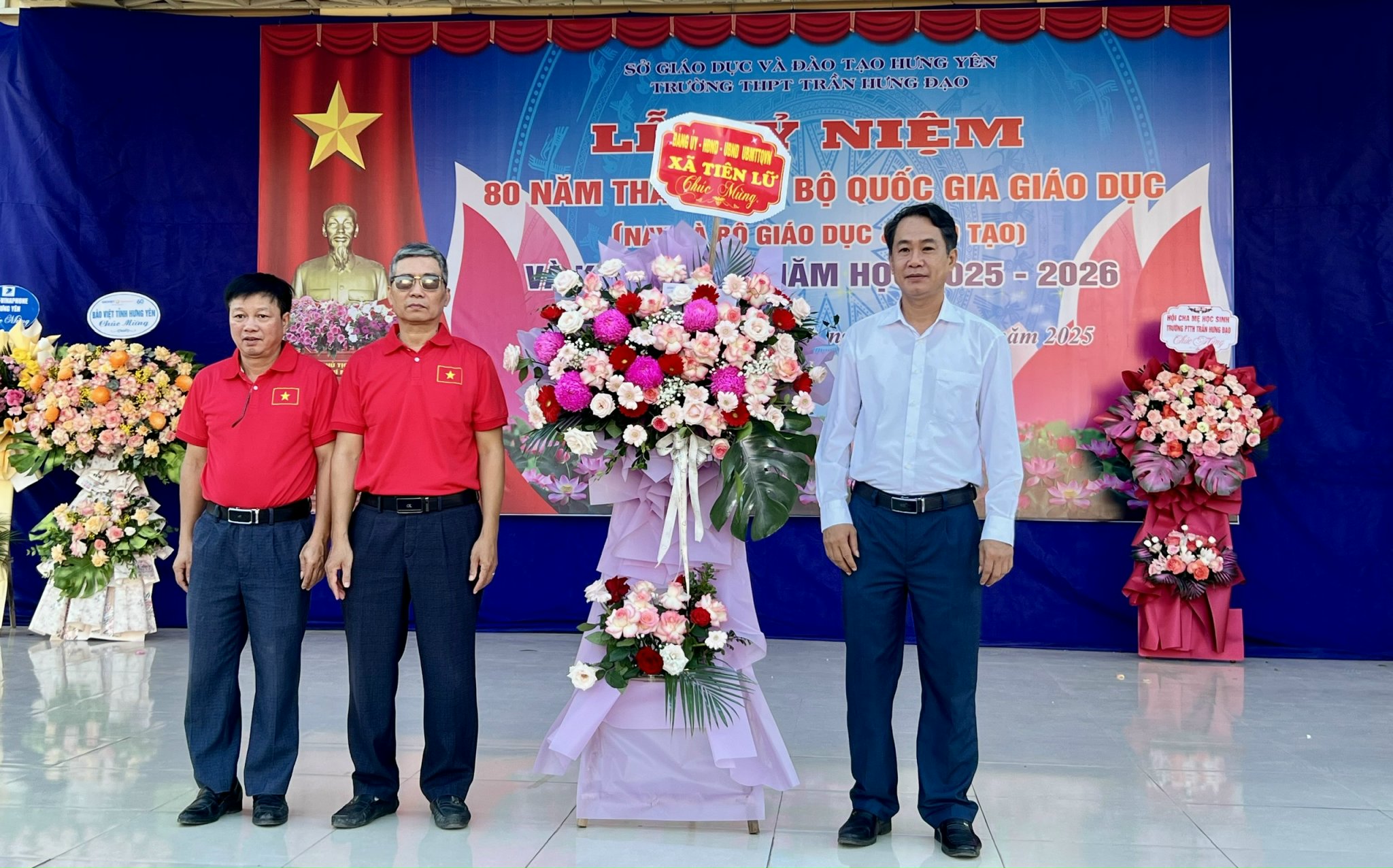 đoàn do đồng chí Lê Hữu Cường – Phó Bí thư Thường trực Đảng ủy làm Trưởng đoàn dự tại Trường THPT Trần Hưng Đạo