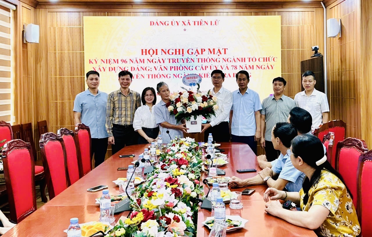 ĐẢNG ỦY XÃ TIÊN LỮ GẶP MẶT KỶ NIỆM NGÀY TRUYỀN THỐNG CÁC NGÀNH XÂY DỰNG ĐẢNG, VĂN PHÒNG CẤP ỦY VÀ NGÀNH KIỂM TRA ĐẢNG