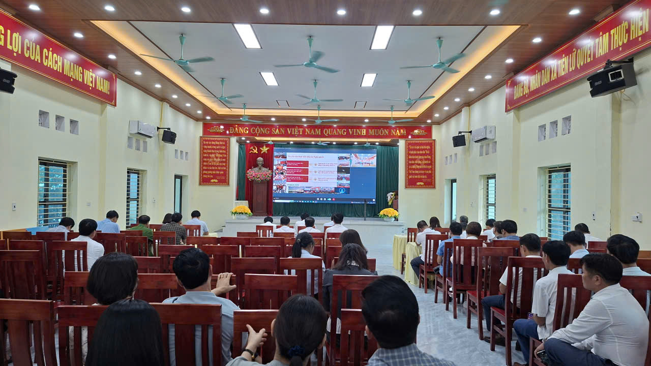 XÃ TIÊN LỮ THAM DỰ HỘI NGHỊ HỌC TẬP, QUÁN TRIỆT NGHỊ QUYẾT HỘI NGHỊ LẦN THỨ TƯ BAN CHẤP HÀNH TRUNG ƯƠNG ĐẢNG KHÓA XIV .