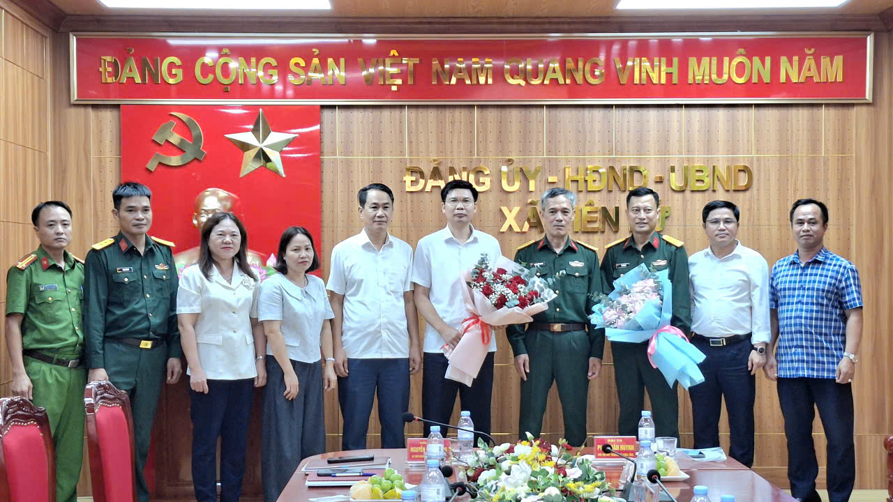 HỘI NGHỊ BÀN GIAO CHỨC DANH CHÍNH TRỊ VIÊN BAN CHỈ HUY QUÂN SỰ XÃ TIÊN LỮ