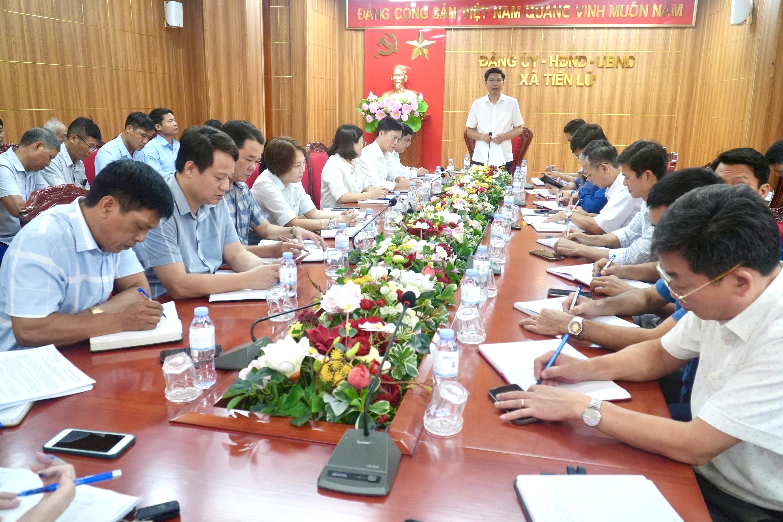 XÃ TIÊN LỮ: HỘI NGHỊ GIAO BAN GIỮA BAN THƯỜNG VỤ ĐẢNG ỦY VỚI CÁC CHI BỘ, ĐẢNG BỘ TRỰC THUỘC THÁNG 10 NĂM 2026